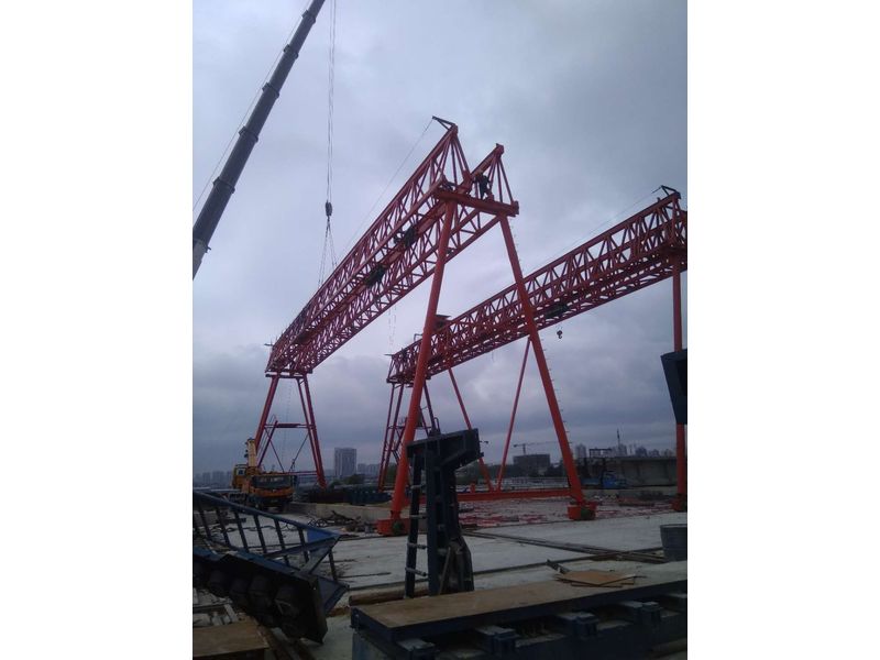 安徽明光至巢湖高速公路滁州段MC-LJ04標(biāo)，采購(gòu)高遠(yuǎn)重型MG8010t-32m-9m龍門(mén)吊二臺(tái)、MH10t-32m-9龍門(mén)吊三臺(tái)生產(chǎn)中