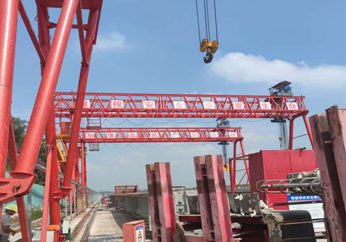 龍門吊_門式起重機軌道要做多大的地基？
