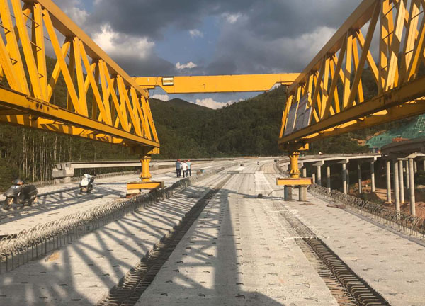 為什么使用無配重過孔架橋機架橋速度快？