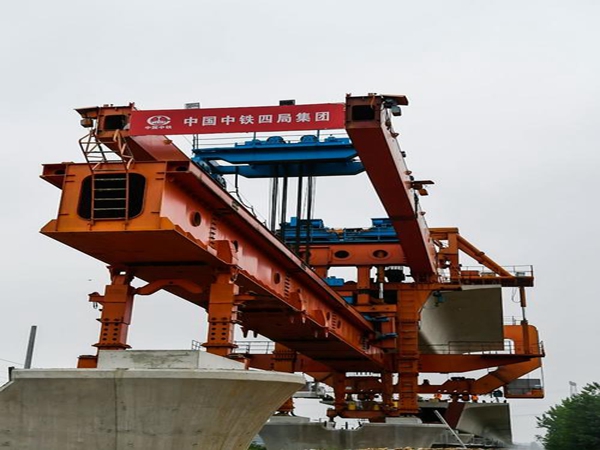 架橋機前支腿傳動機構(gòu)