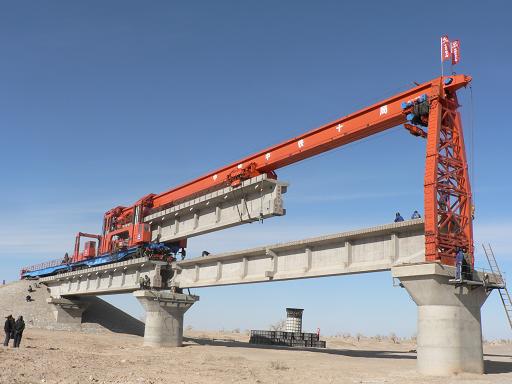 架橋機(jī)可實(shí)用于庫房裝卸、物料搬運(yùn)等工作界線