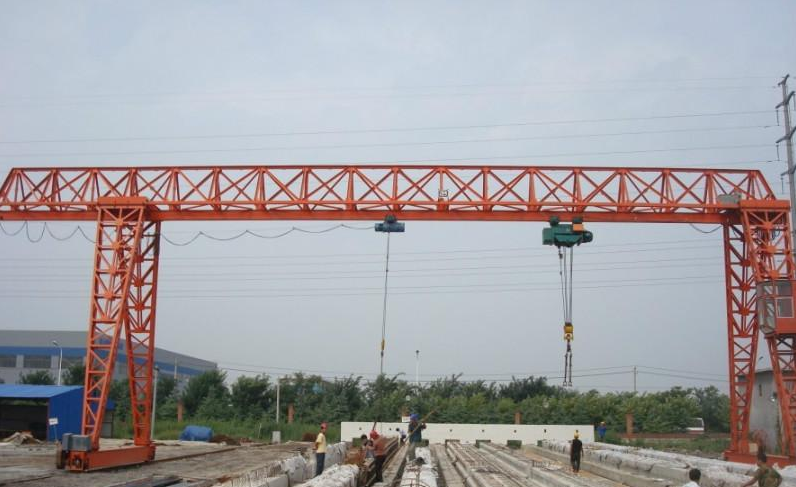 龍門吊脫軌的有什么危害?龍門吊為什么原因造成的脫軌？